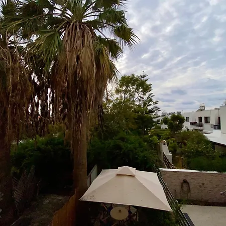 Seaside Two Bedroom Cosy Townhouse In Tourist Area