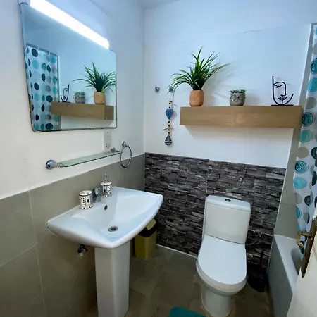 Seaside Two Bedroom Cosy Townhouse In Tourist Area Holiday home *