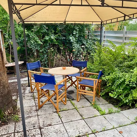 Seaside Two Bedroom Cosy Townhouse In Tourist Area Пафос