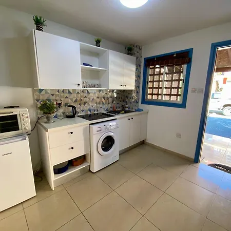 Seaside Two Bedroom Cosy Townhouse In Tourist Area Paphos