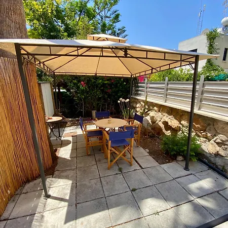 Seaside Two Bedroom Cosy Townhouse In Tourist Area بيت للعطل بافوس