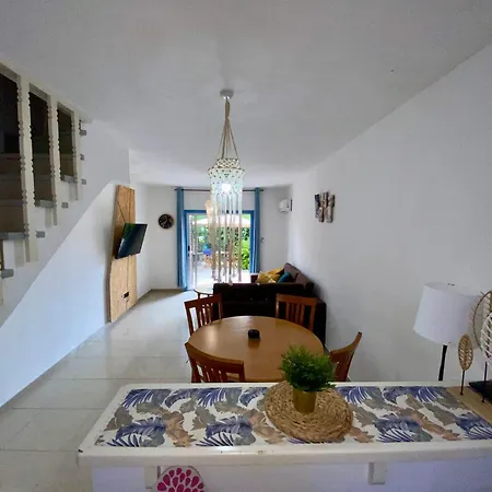 Seaside Two Bedroom Cosy Townhouse In Tourist Area בית נופש פאפוס