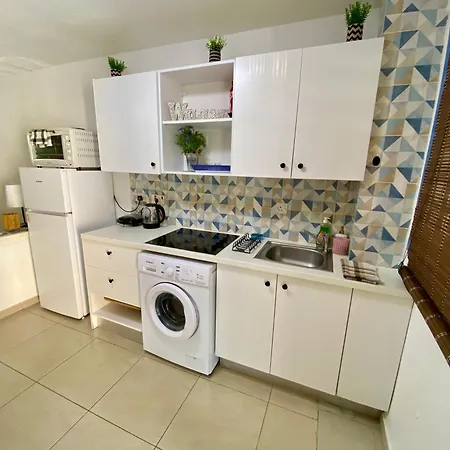 Seaside Two Bedroom Cosy Townhouse In Tourist Area Сasa de vacaciones